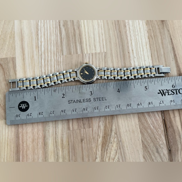 Seiko Ladies Watch Vintage Two Tone Bracelet Black Dial Gold  Tone Markers Hands - Picture 13 of 14